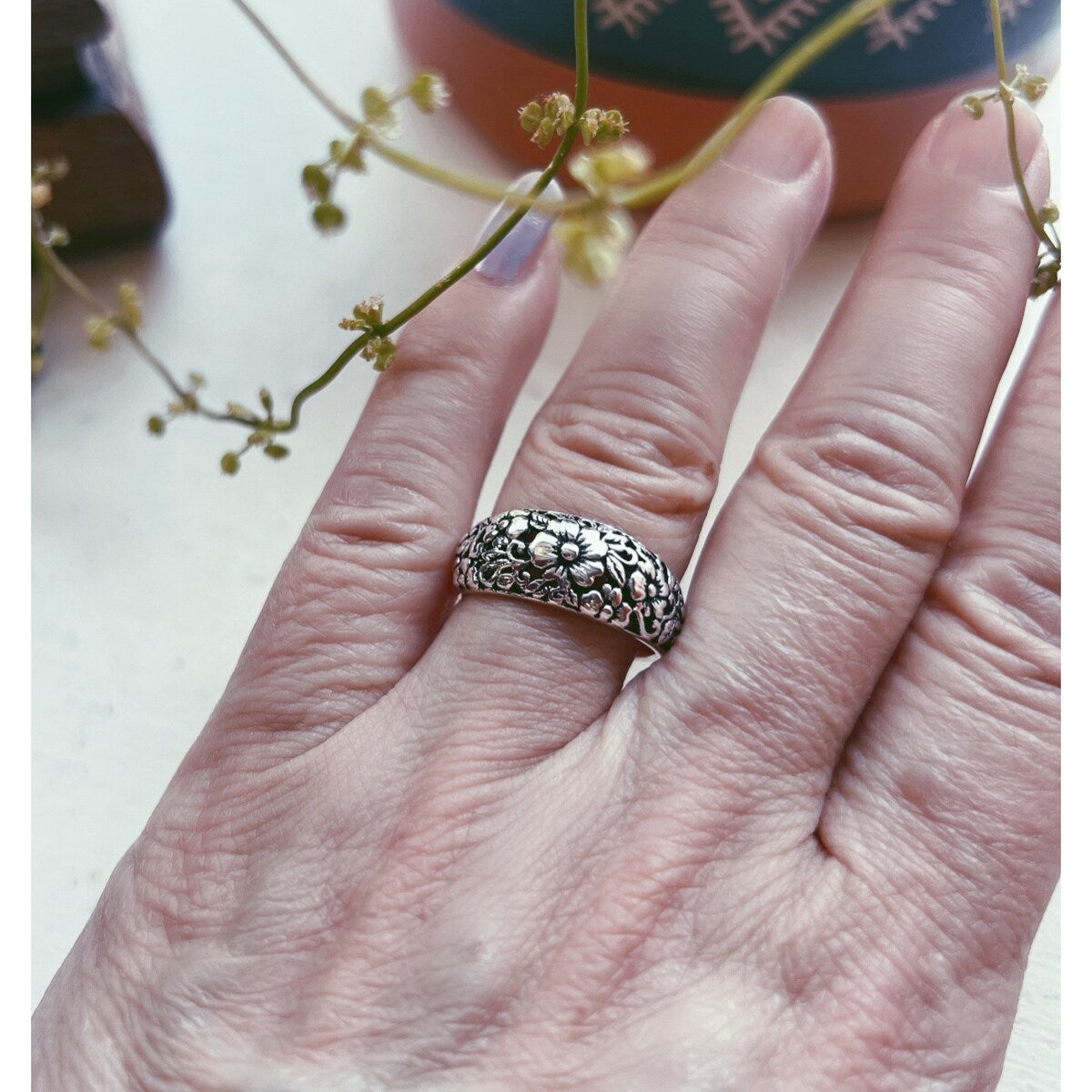 Vera & Co. Premium Sterling Silver Oxidized Floral Band Ring